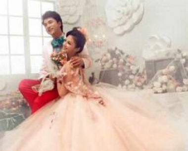 室内婚纱照一套多少钱?爱结婚一套婚纱照多少钱